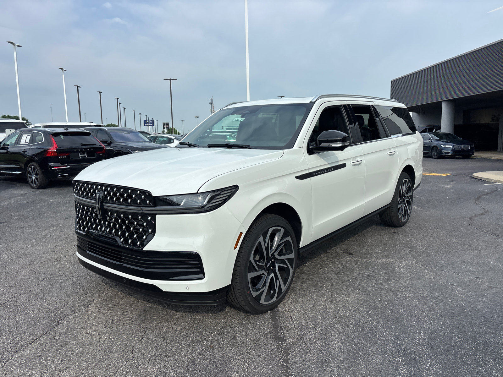 New 2026 Lincoln Navigator L Black Label AWD/4WD image 3
