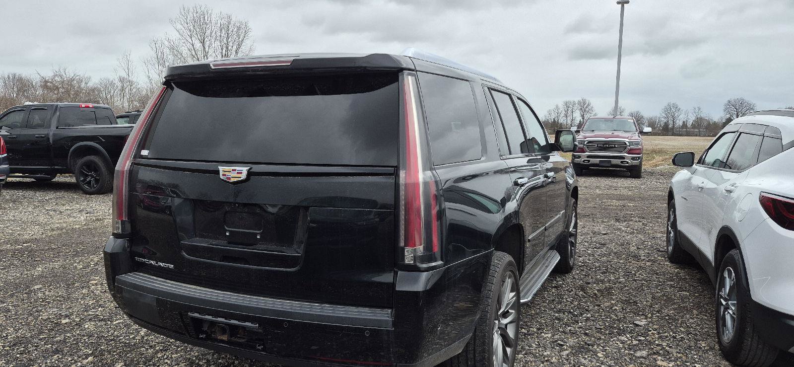 Used 2020 Cadillac Escalade Premium Luxury w/ Escalade Sport Edition image 3