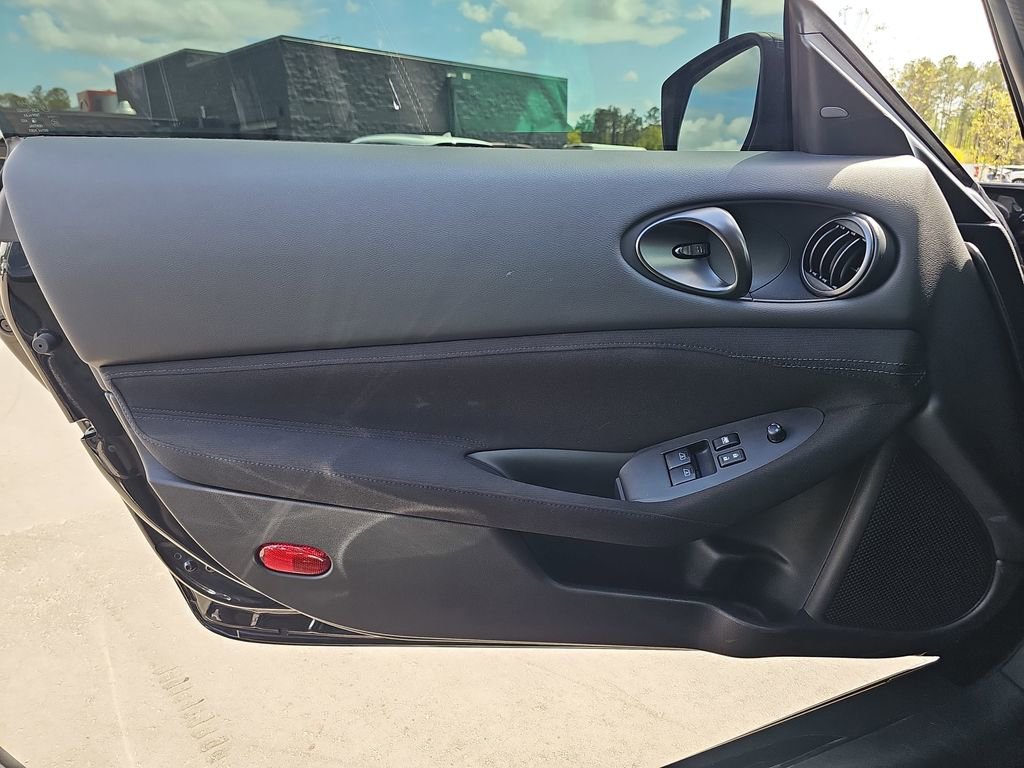 Used 2025 Nissan Z Sport w/ Floor Mat Package image 28