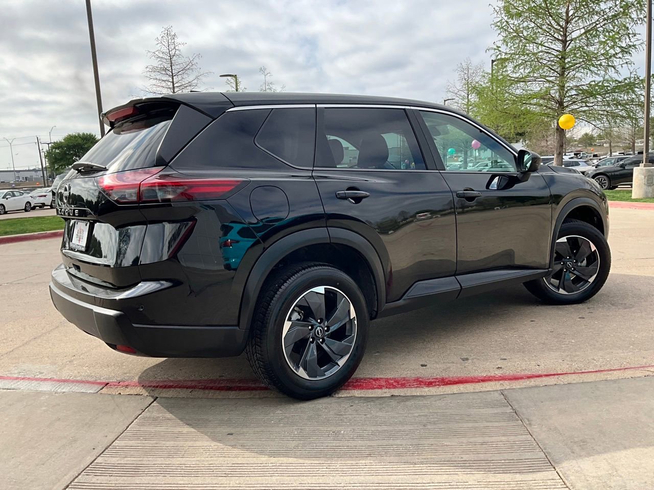 Used 2025 Nissan Rogue SV image 6