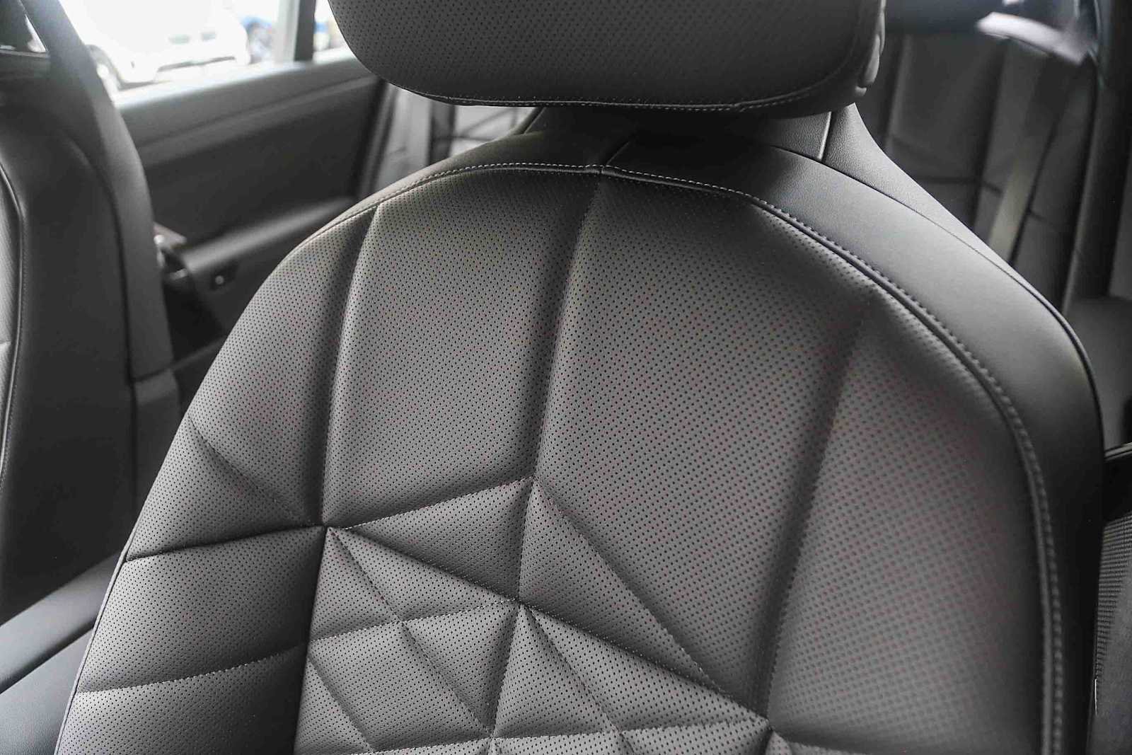 New 2026 BMW 740i image 21