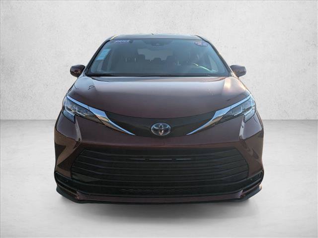 Used 2022 Toyota Sienna LE FWD image 2
