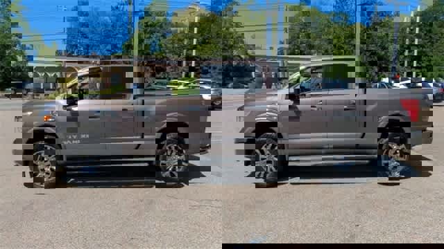 Used 2018 Nissan Titan Platinum Reserve w/ Platinum Utility Package image 5