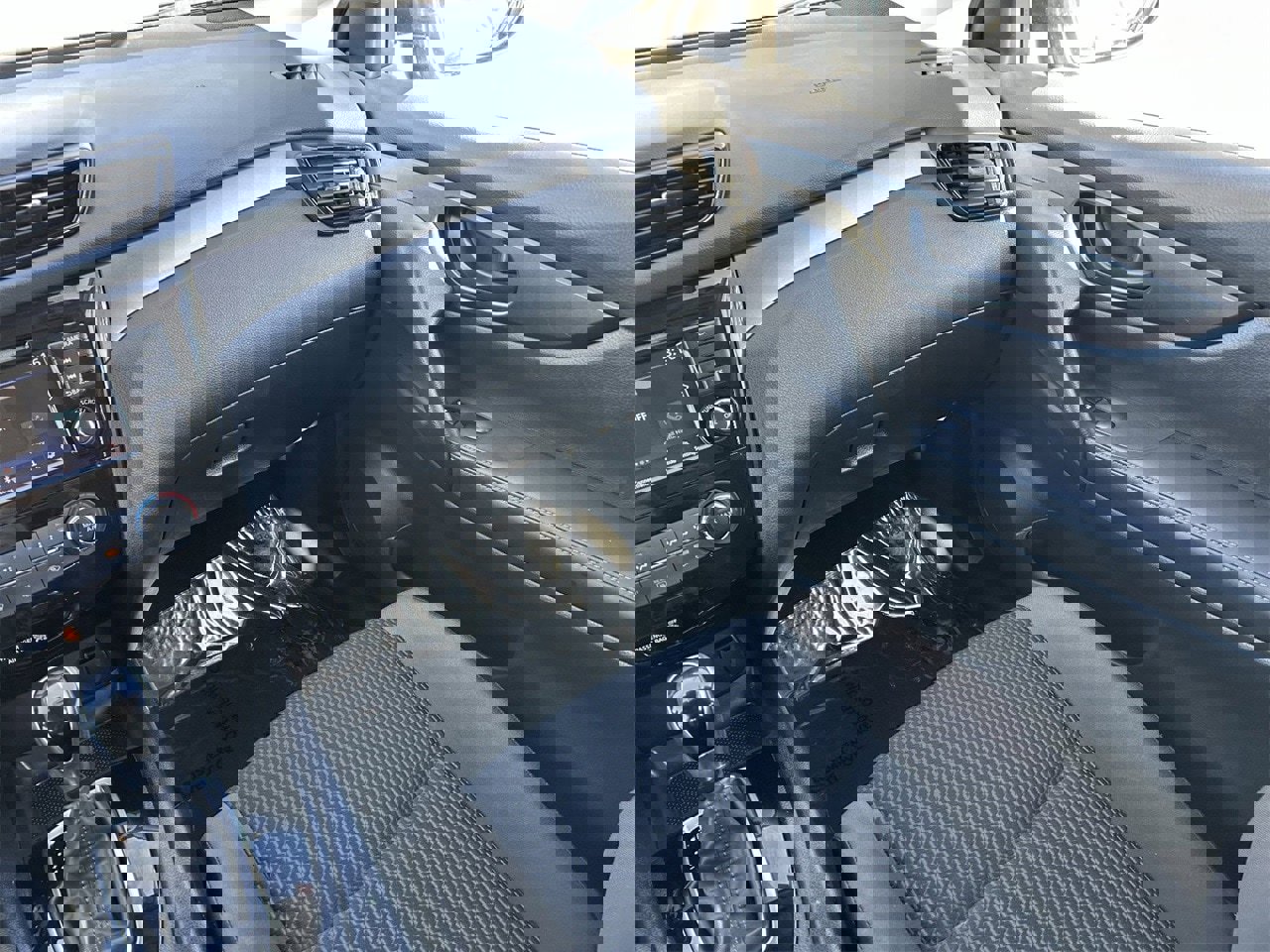 Certified 2021 Nissan Rogue Sport S image 17