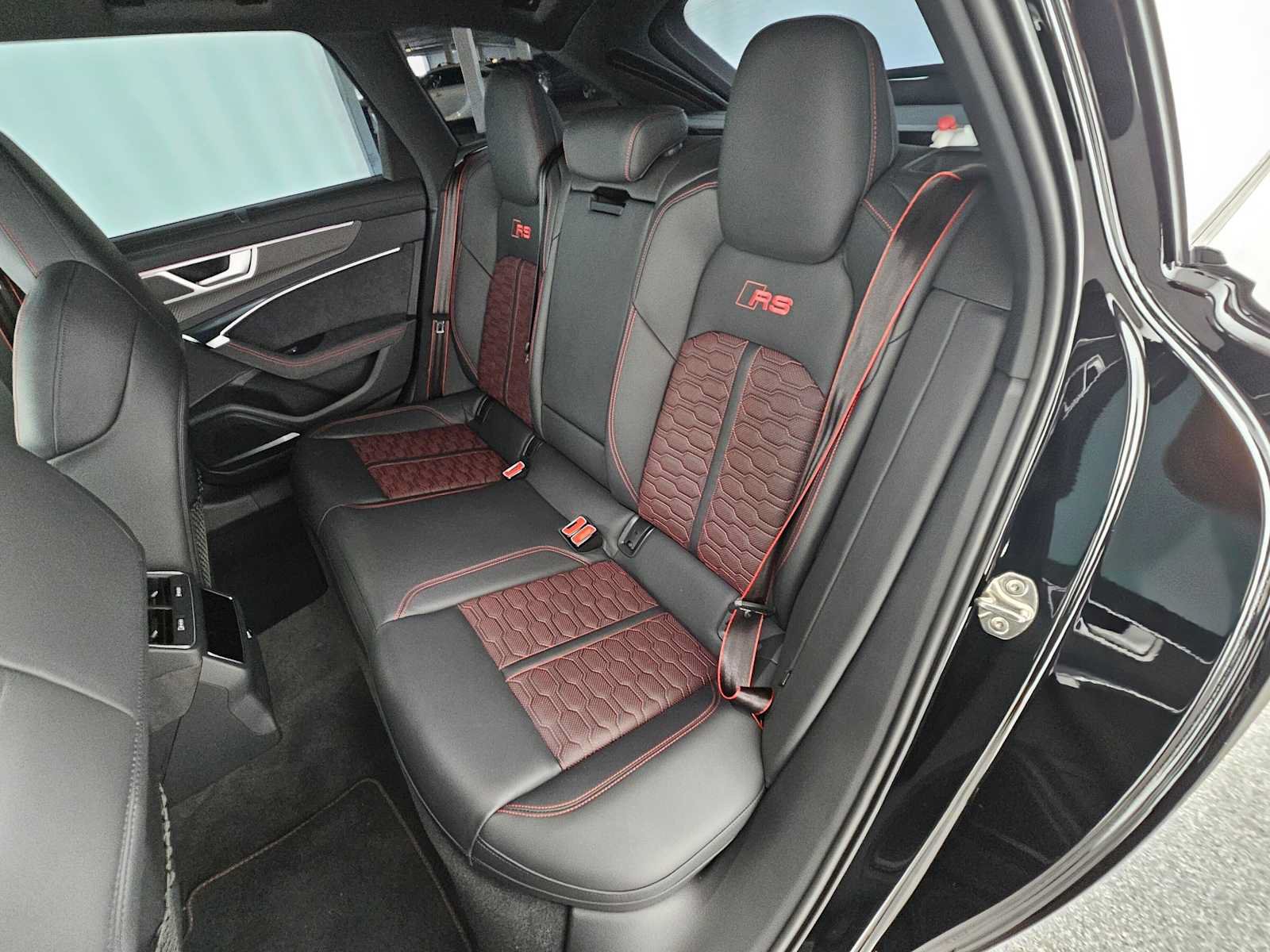 Used 2025 Audi RS 6 performance w/ Matte Carbon Package AWD/4WD image 18
