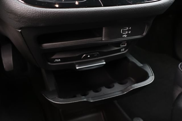 Used 2026 Chrysler Pacifica Select AWD/4WD image 29