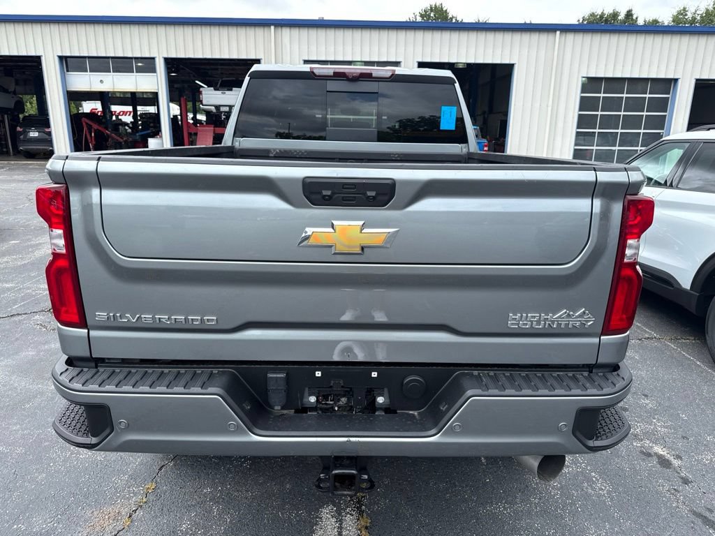 Used 2024 Chevrolet Silverado 2500 High Country w/ High Country Premium Package AWD/4WD image 5