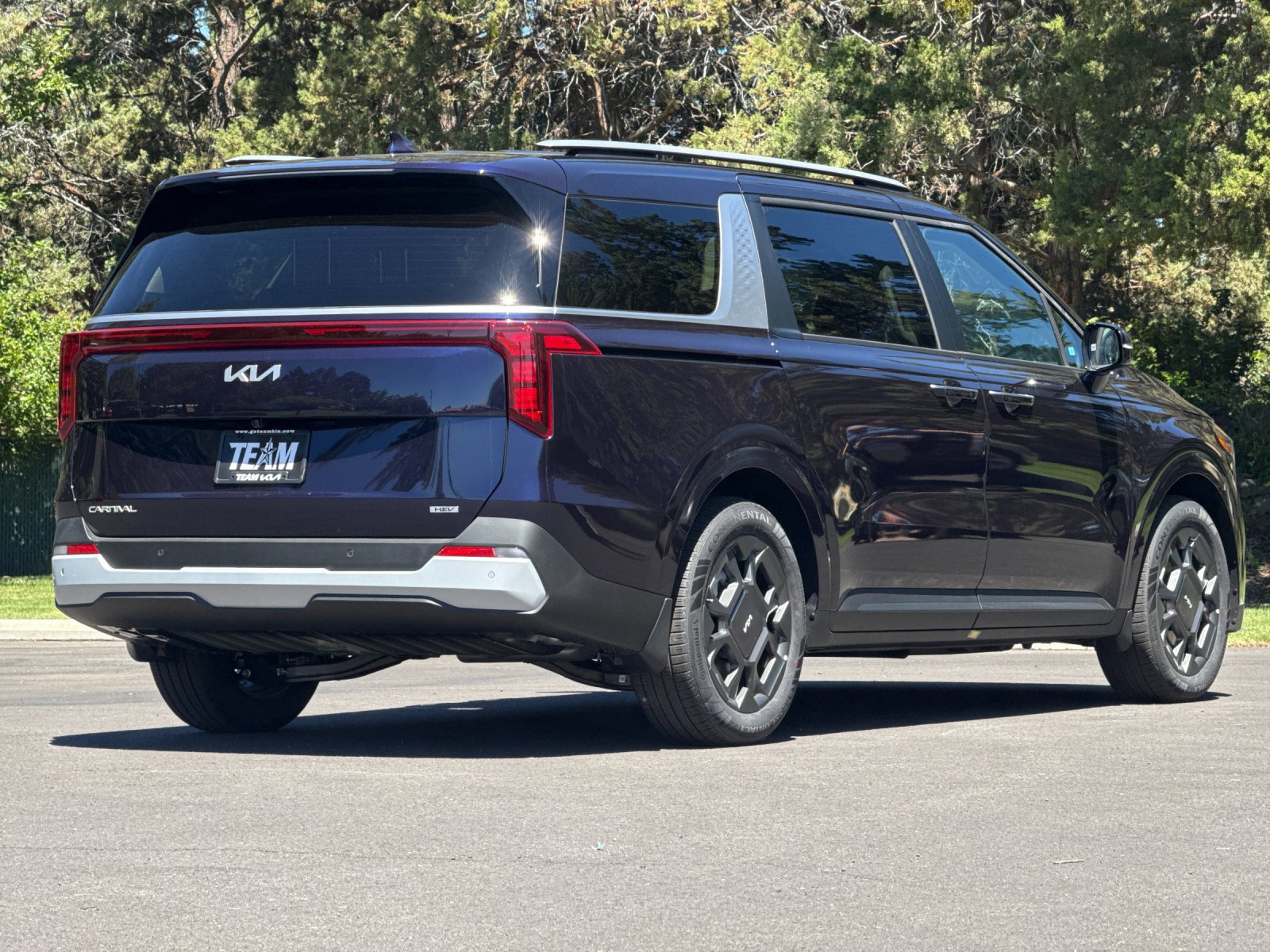 New 2026 Kia Carnival EX FWD image 4