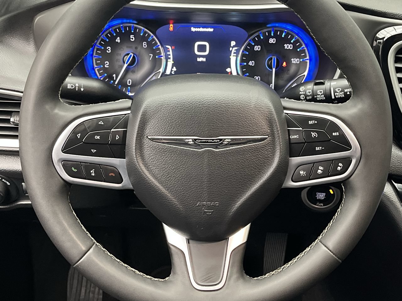 Used 2025 Chrysler Pacifica Select FWD image 15