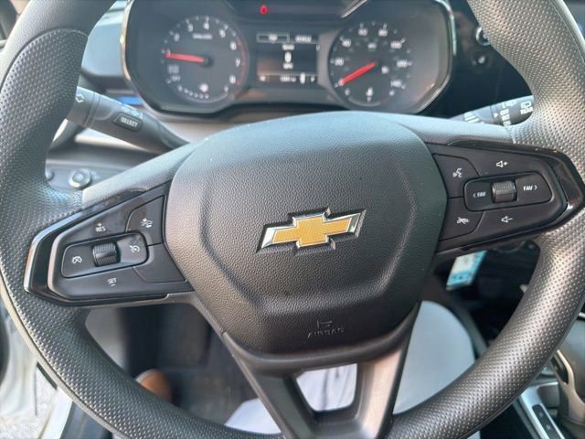 Used 2025 Chevrolet Trax LS w/ LS Convenience Package image 3