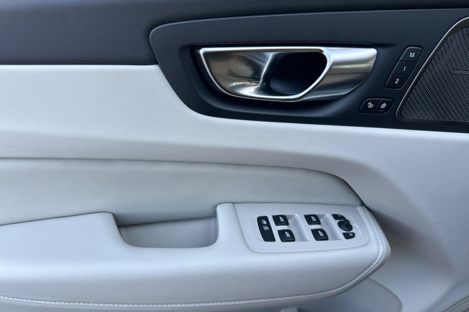 New 2026 Volvo XC60 B5 Ultra w/ Protection Package Premier AWD/4WD image 14