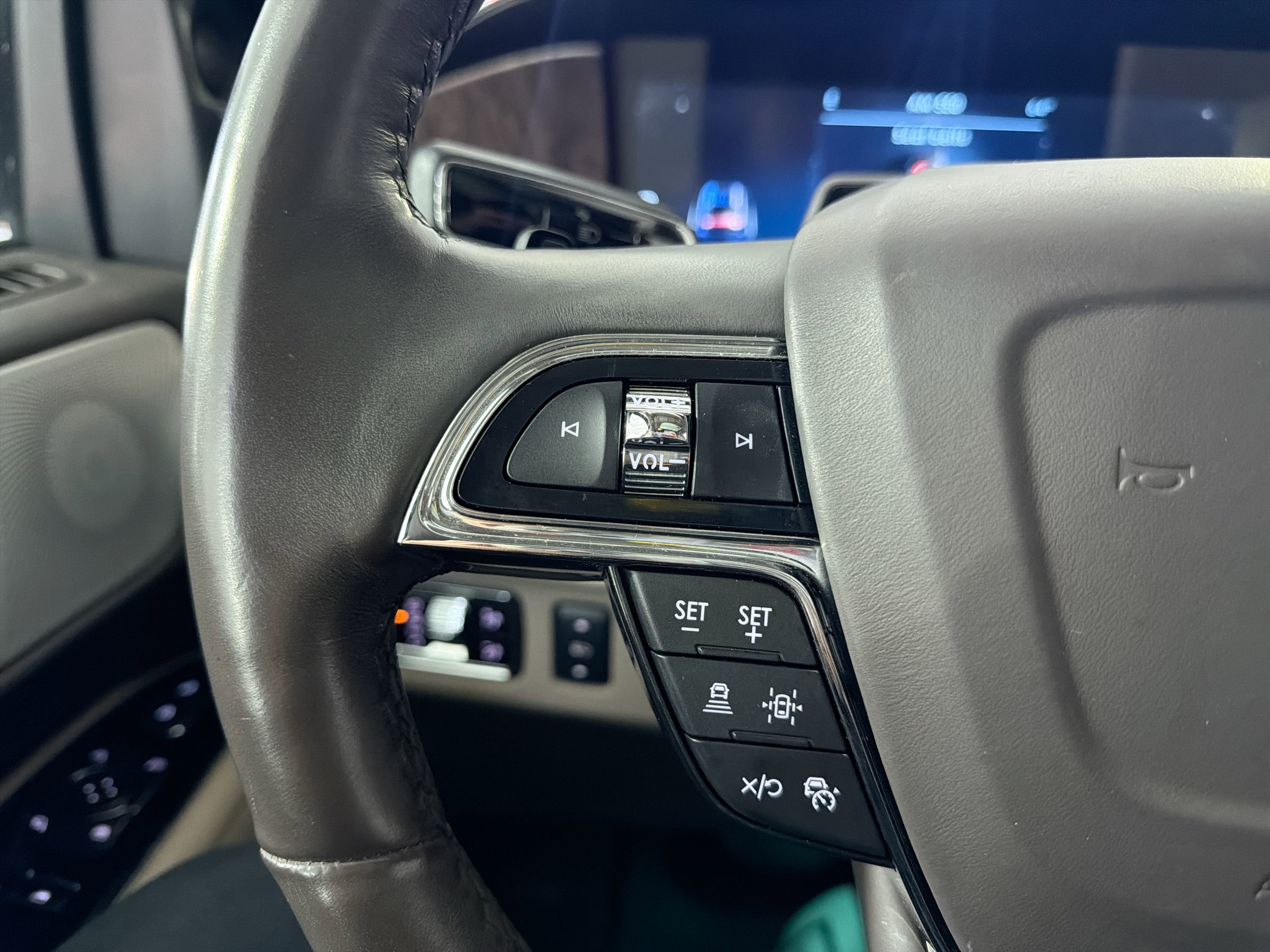 Used 2023 Lincoln Navigator L Reserve AWD/4WD image 14