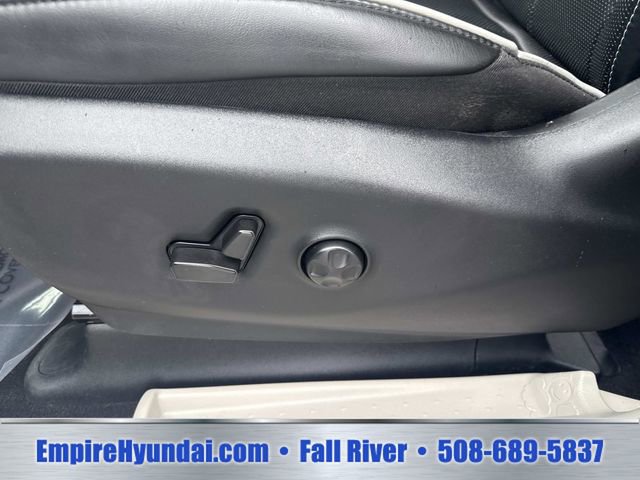Used 2023 Chrysler Pacifica Limited FWD image 20