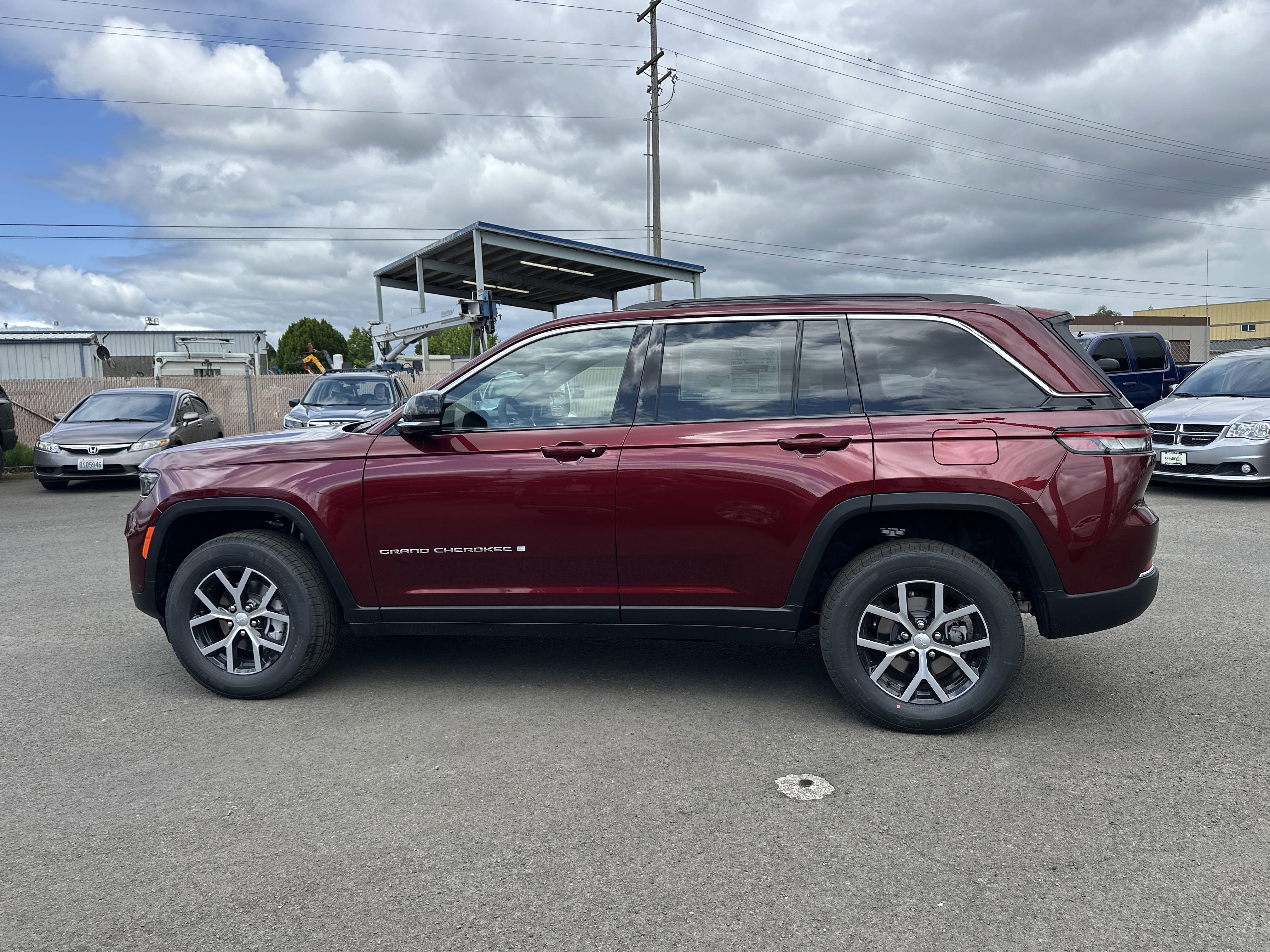 New 2025 Jeep Grand Cherokee Limited w/ Luxury Tech Group II image 2
