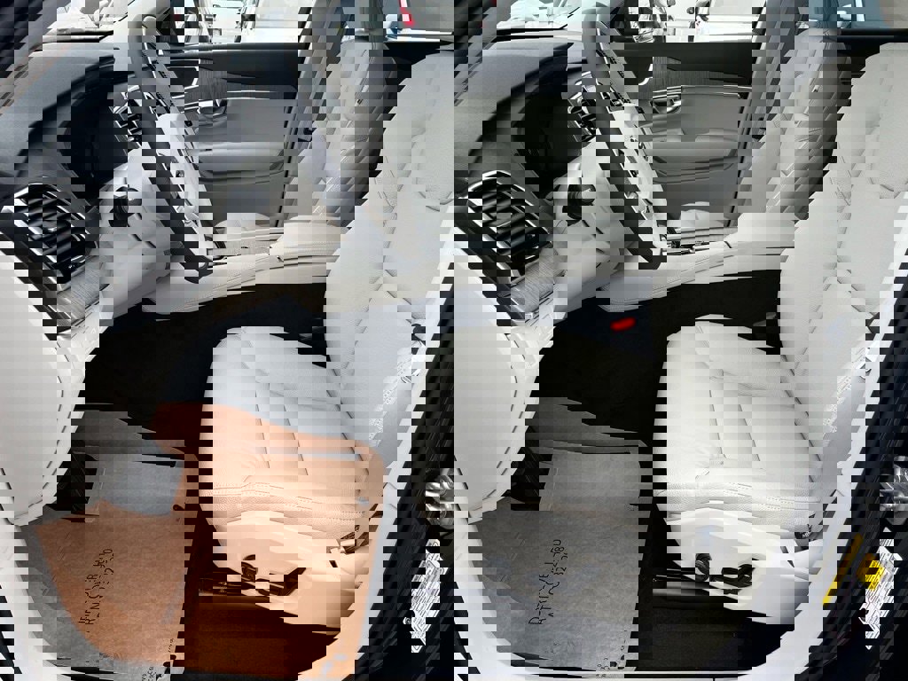 Used 2025 Volvo XC90 B6 Plus w/ Protection Package Premier image 13