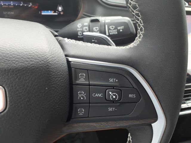 Used 2024 Jeep Grand Cherokee Limited w/ Black Appearance Package RWD image 25