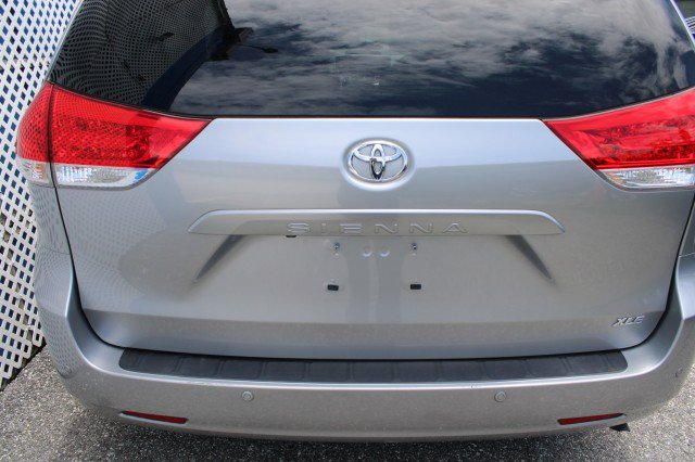 Used 2013 Toyota Sienna XLE FWD image 4