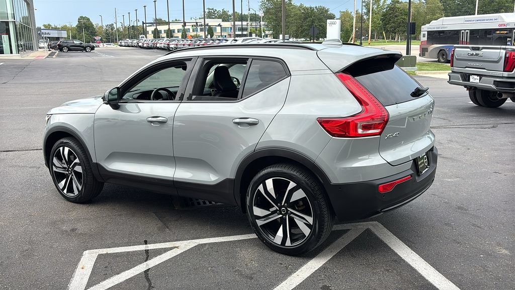 Certified 2025 Volvo XC40 B5 Plus w/ Climate Package AWD/4WD image 3