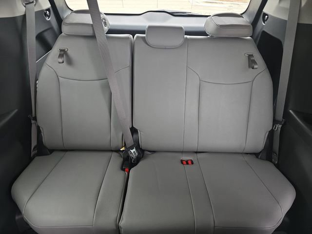 Used 2025 Toyota Sienna XLE image 12