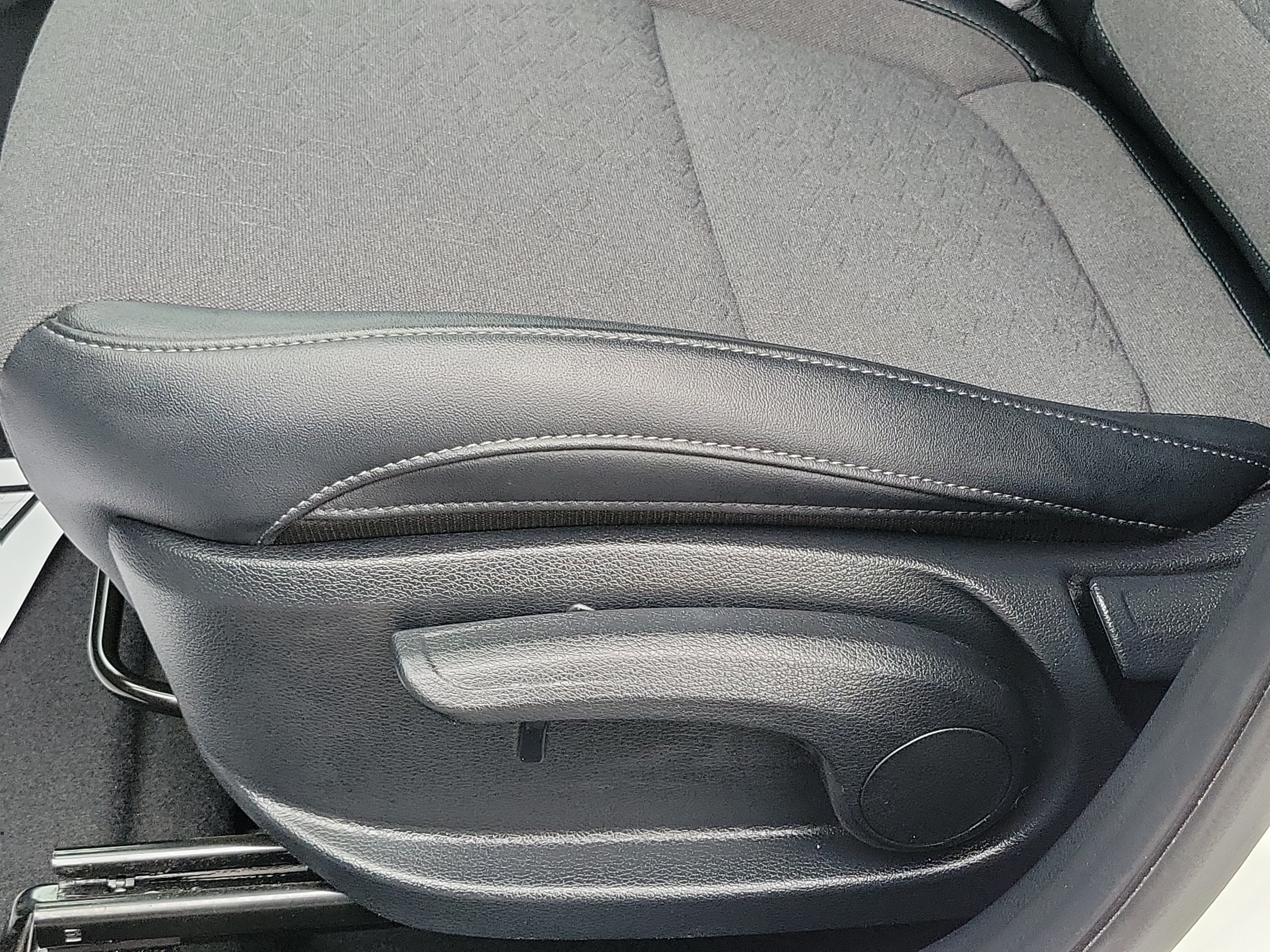 Used 2025 Kia Seltos S FWD image 18