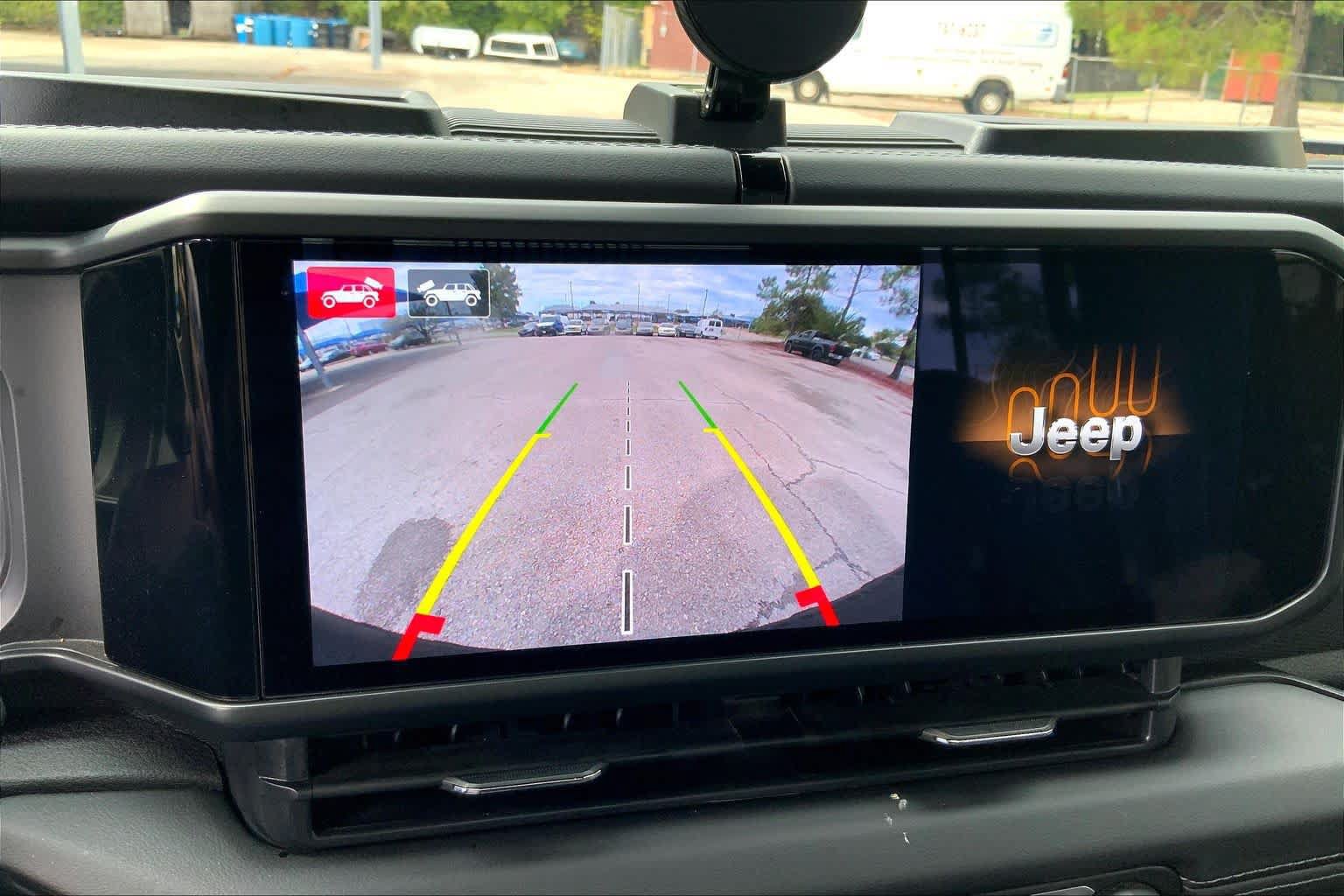 Used 2025 Jeep Wrangler Unlimited Rubicon AWD/4WD image 27