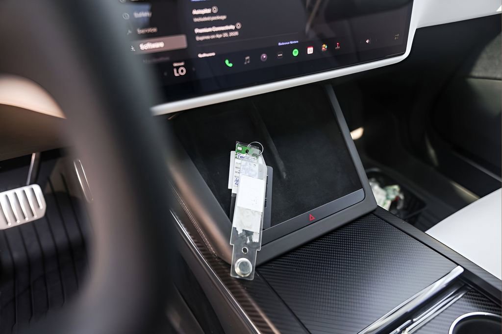 Used 2022 Tesla Model S Plaid image 15