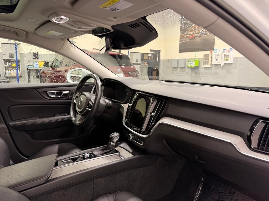 Used 2022 Volvo V60 T5 Cross Country AWD/4WD image 28