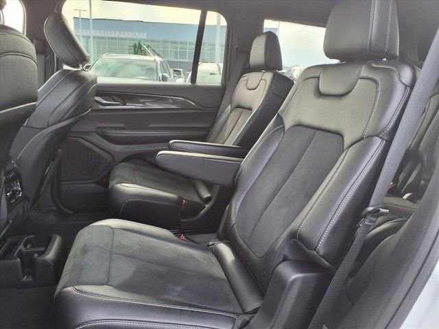 Used 2023 Jeep Grand Cherokee L Laredo image 10