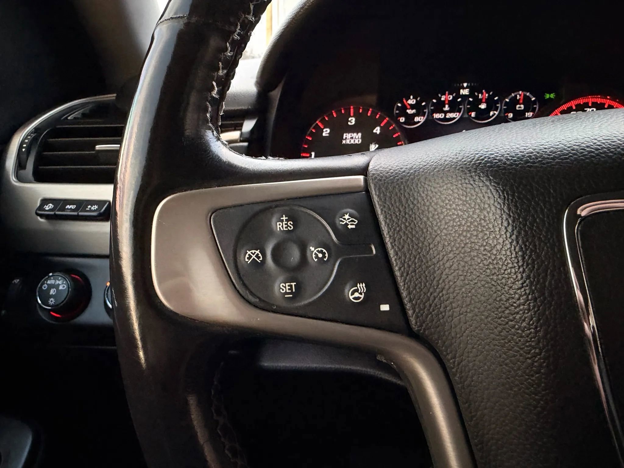 Used 2015 GMC Yukon Denali w/ Premium Package image 18