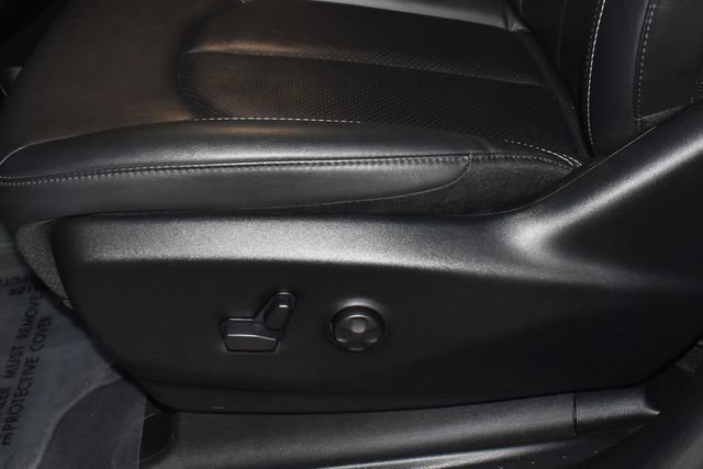 Certified 2025 Chrysler Pacifica Select image 13