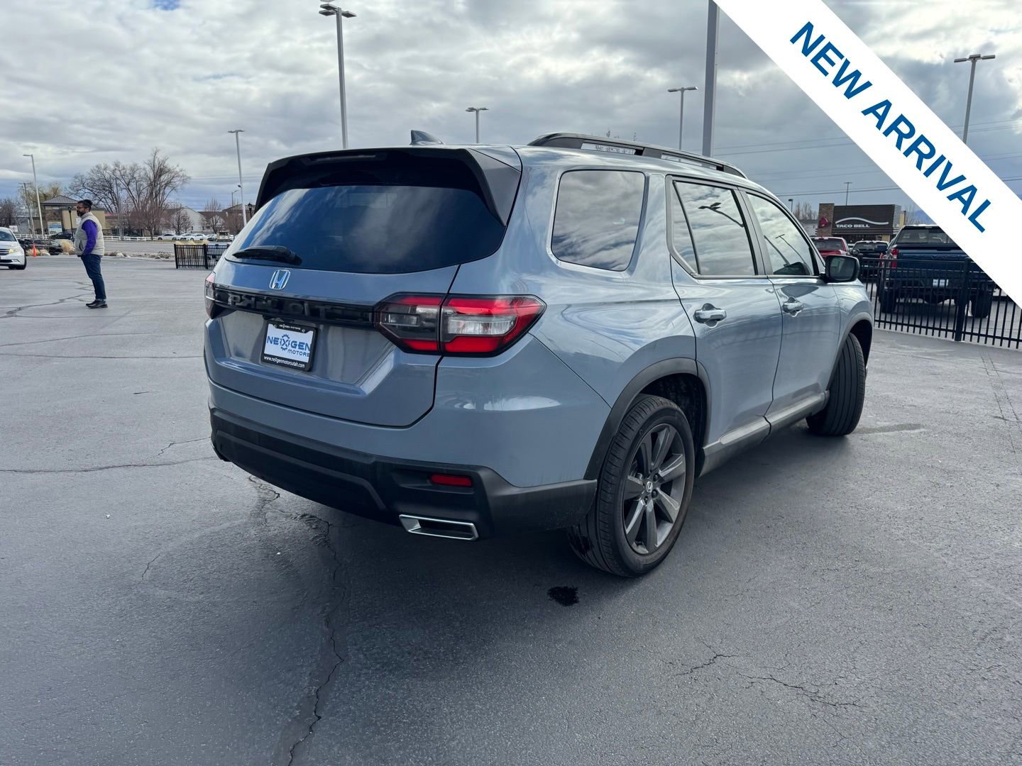 Used 2025 Honda Pilot Sport image 7