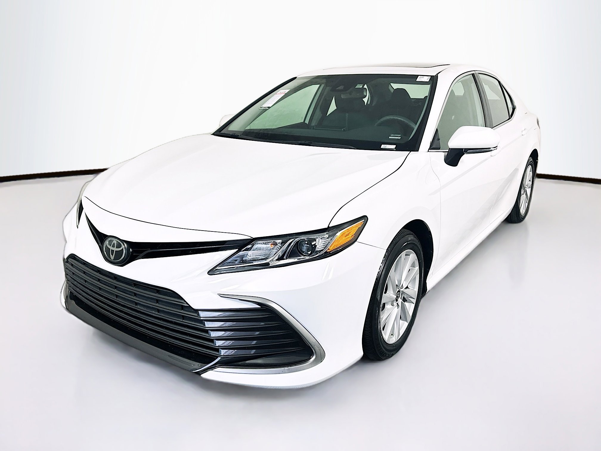 Used 2024 Toyota Camry LE w/ Convenience Package FWD image 5