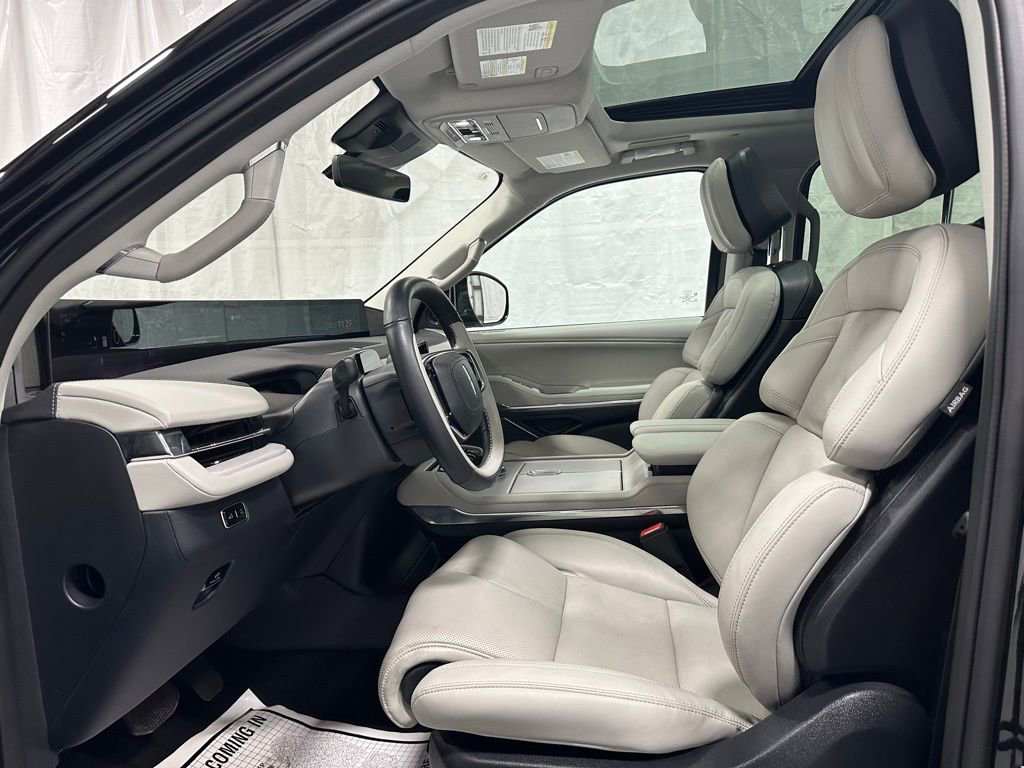 Used 2025 Lincoln Navigator Reserve image 14