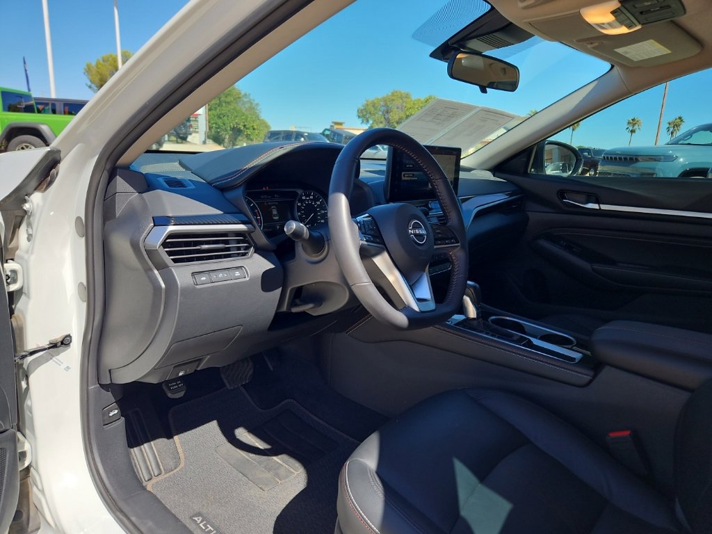 Used 2023 Nissan Altima 2.5 SR w/ SR Premium Package FWD image 14