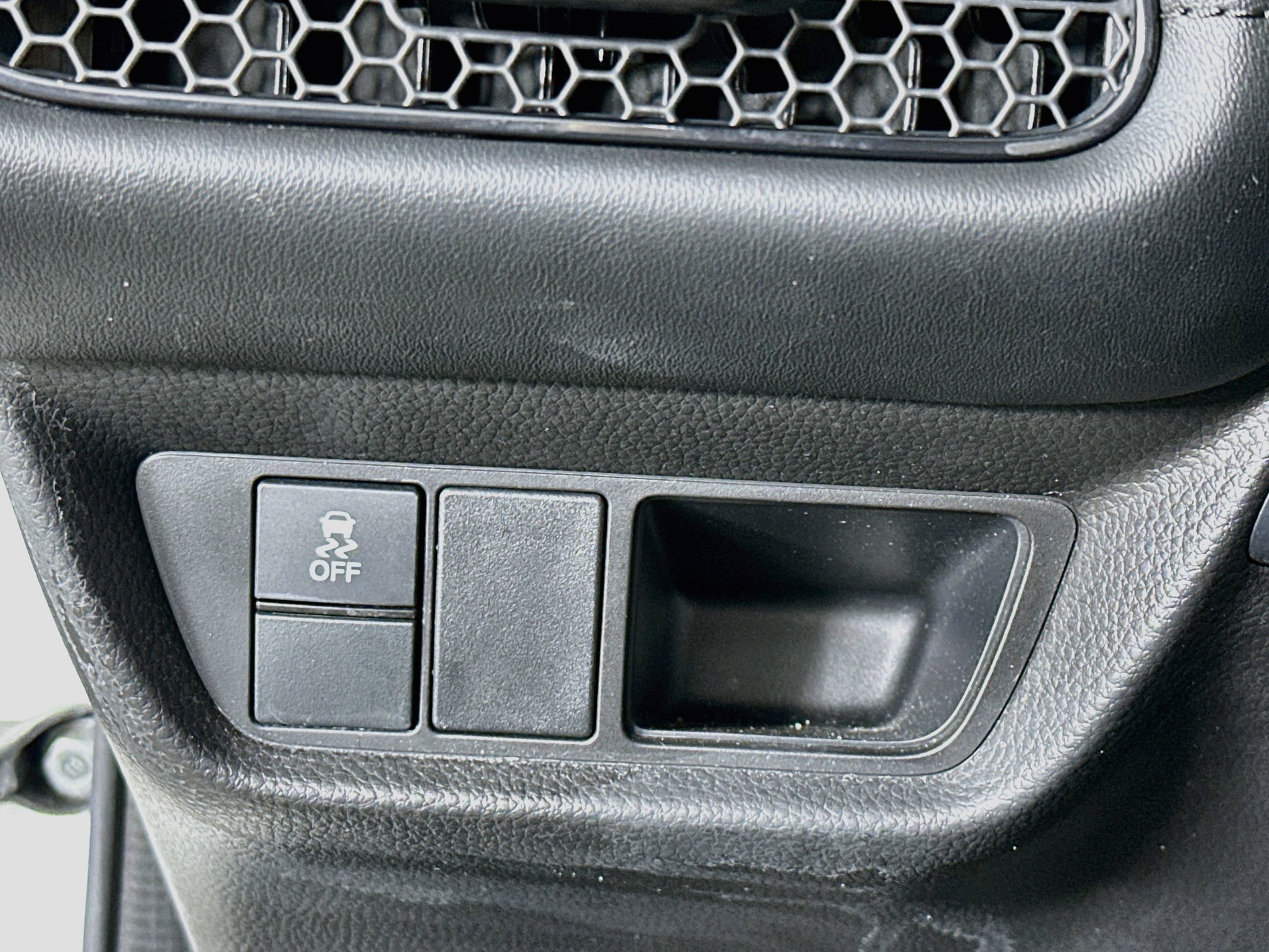 Used 2023 Honda HR-V LX image 17