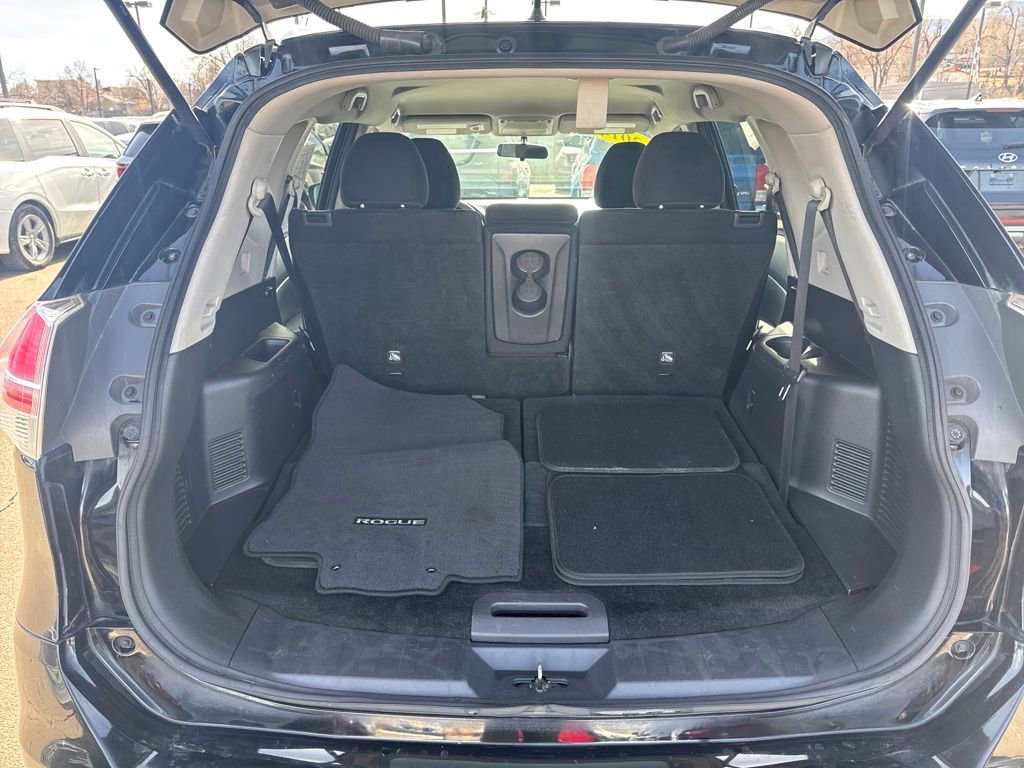 Used 2014 Nissan Rogue SV w/ SV Family Package image 12