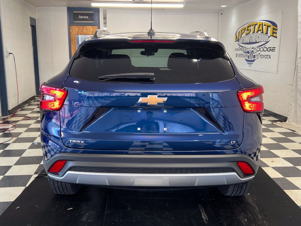 Used 2024 Chevrolet Trax LT FWD image 11