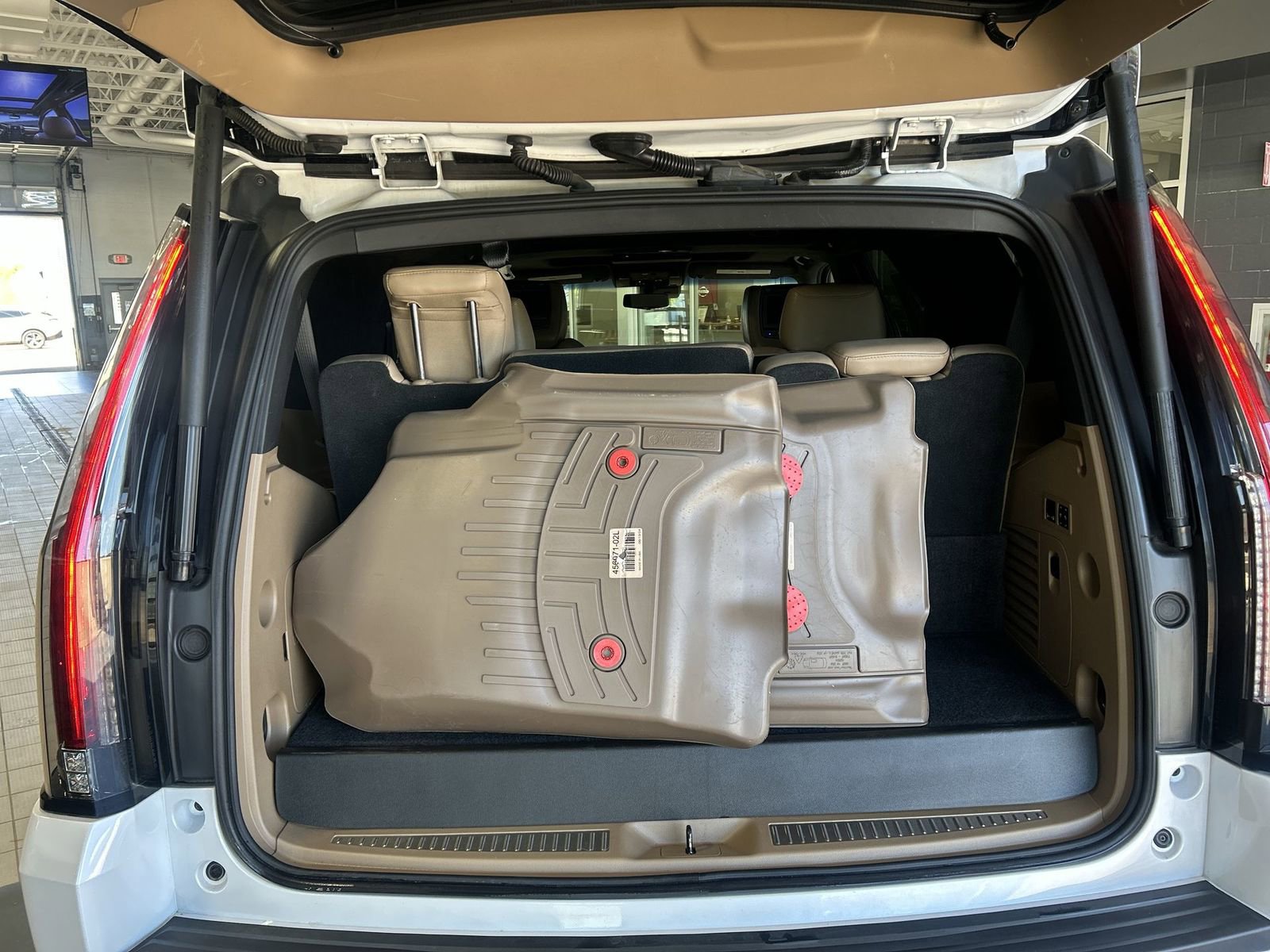 Used 2018 Cadillac Escalade Platinum AWD/4WD image 39