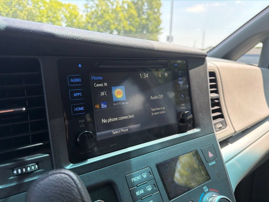 Used 2016 Toyota Sienna LE FWD image 28