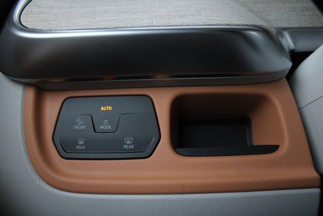 New 2025 Volkswagen ID. Buzz 1st Edition image 16