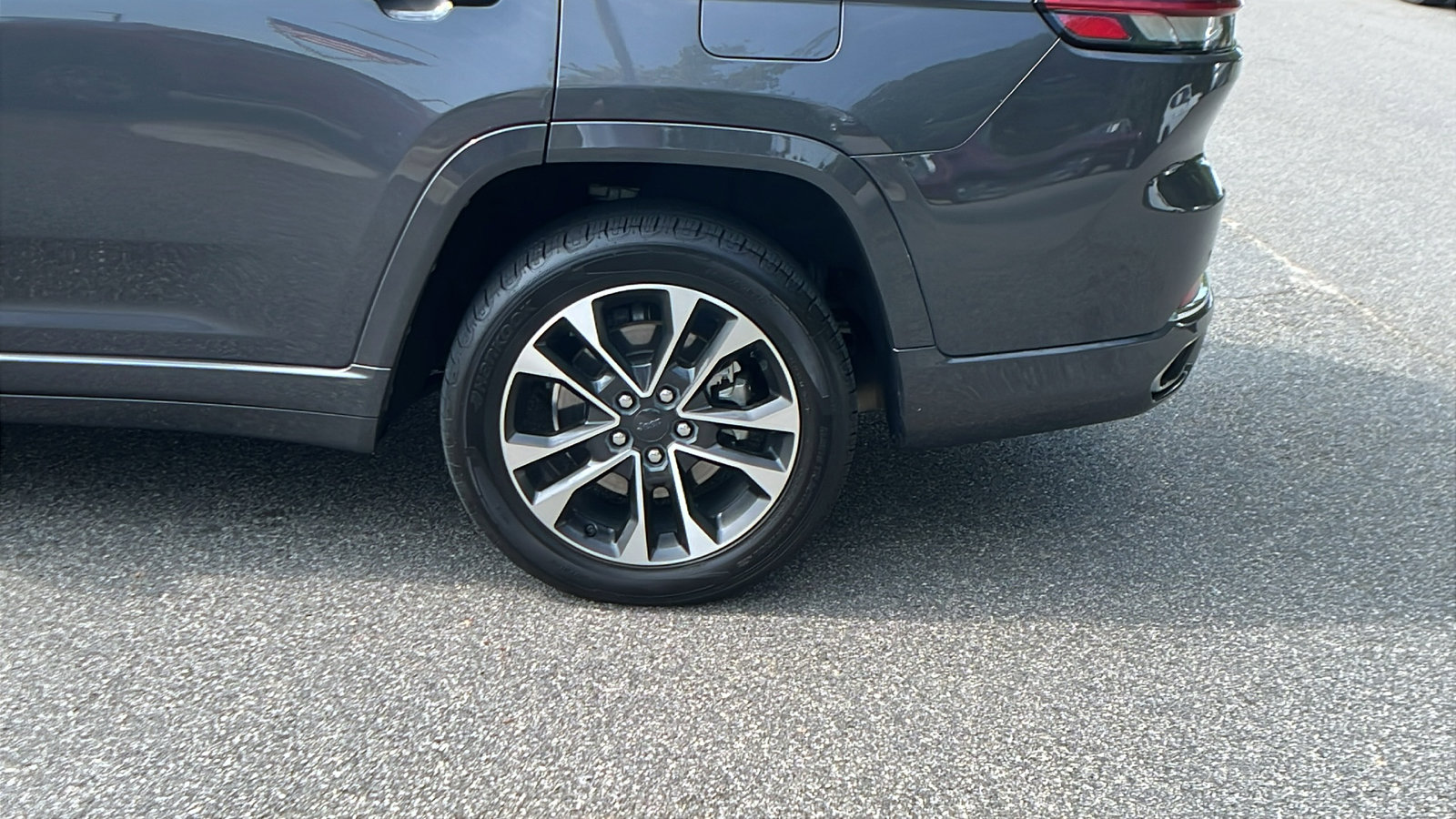 Used 2021 Jeep Grand Cherokee L Overland image 12