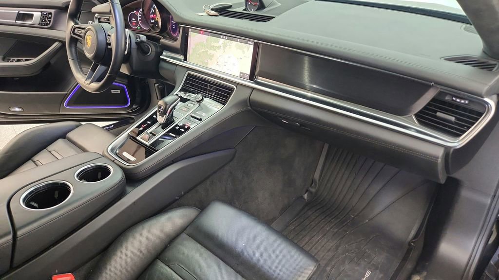 Used 2021 Porsche Panamera image 28