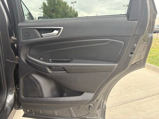 Used 2019 Ford Edge Titanium image 29