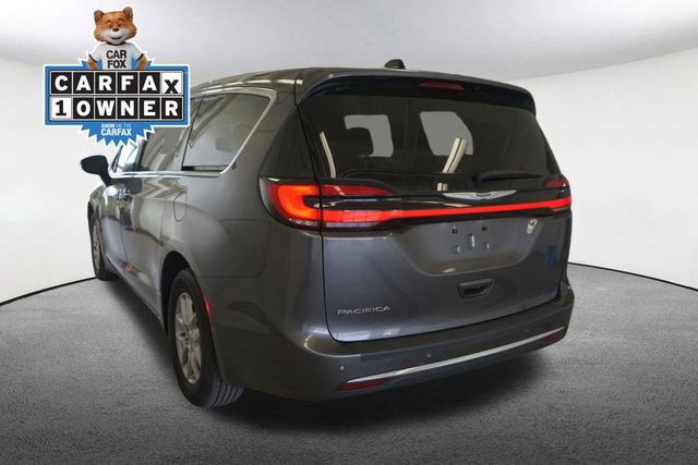 Used 2023 Chrysler Pacifica Touring-L image 11