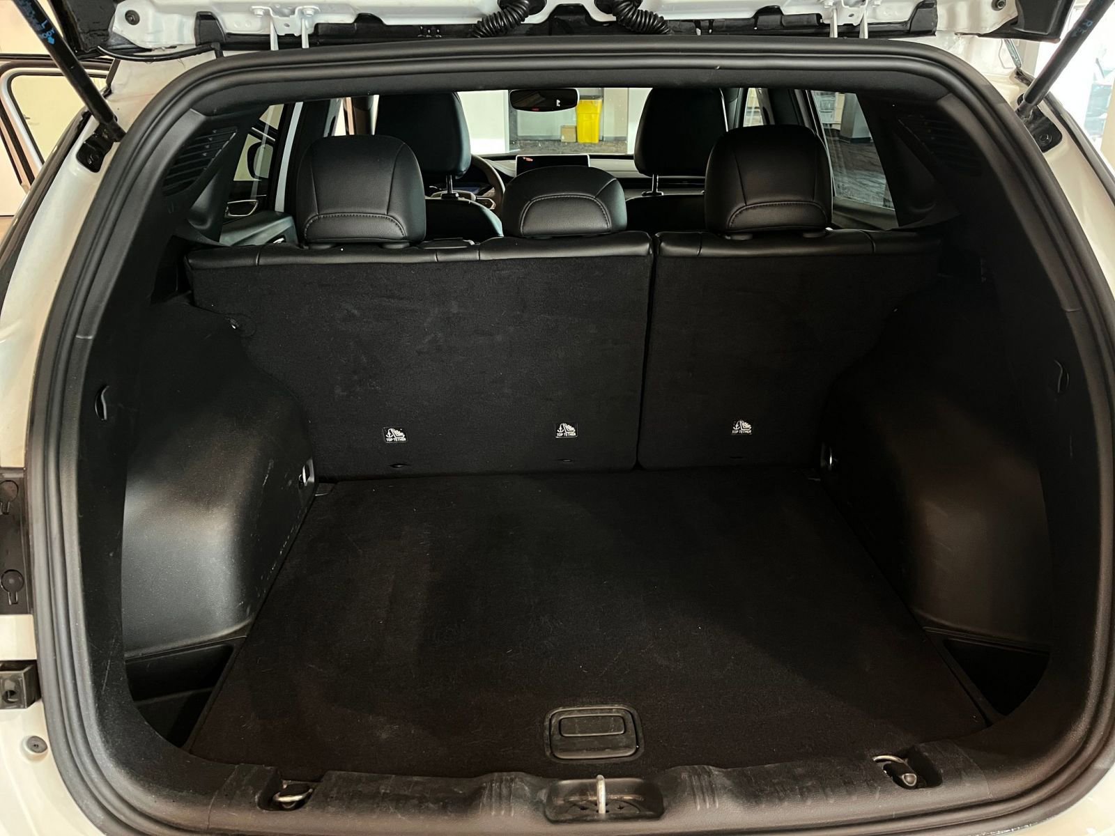Used 2025 Jeep Compass Trailhawk AWD/4WD image 31