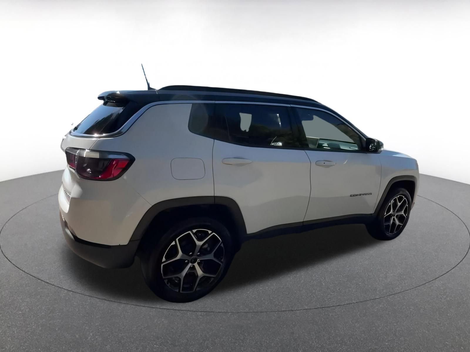 Used 2025 Jeep Compass Limited image 15