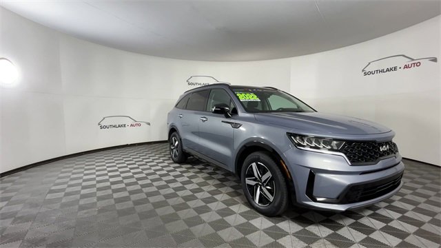 Certified 2022 Kia Sorento S w/ Panoramic Sunroof Package image 2