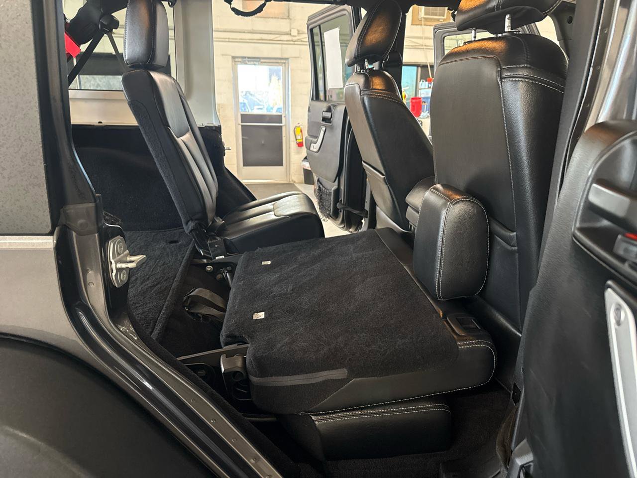 Used 2017 Jeep Wrangler Unlimited Rubicon image 42