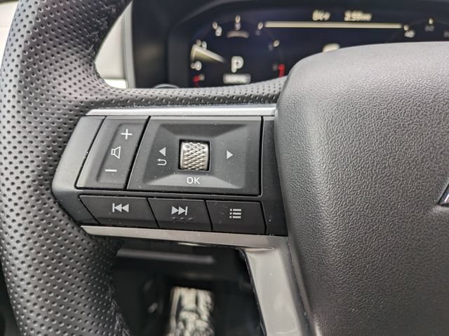 Used 2025 Mitsubishi Outlander SE FWD image 23