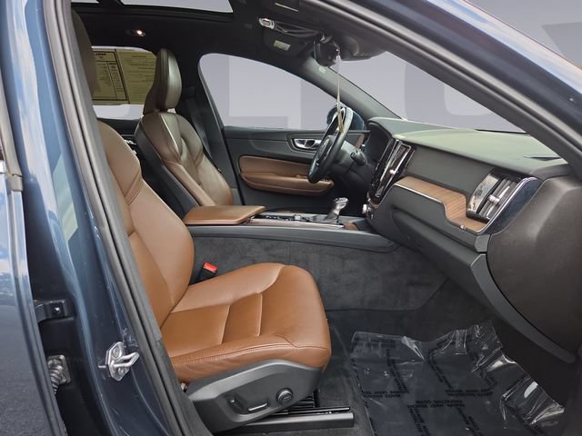 Used 2021 Volvo XC60 T6 Momentum AWD/4WD image 17